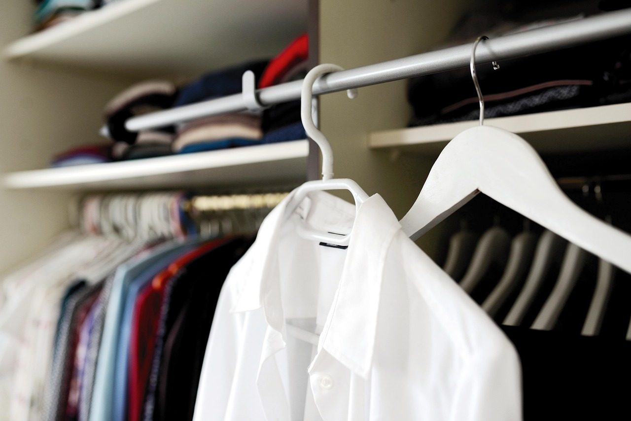 https://stratus.campaign-image.com/images/1056602000040477790_zc_v1_1751287642521_wardrobe_5961193_1280.jpg