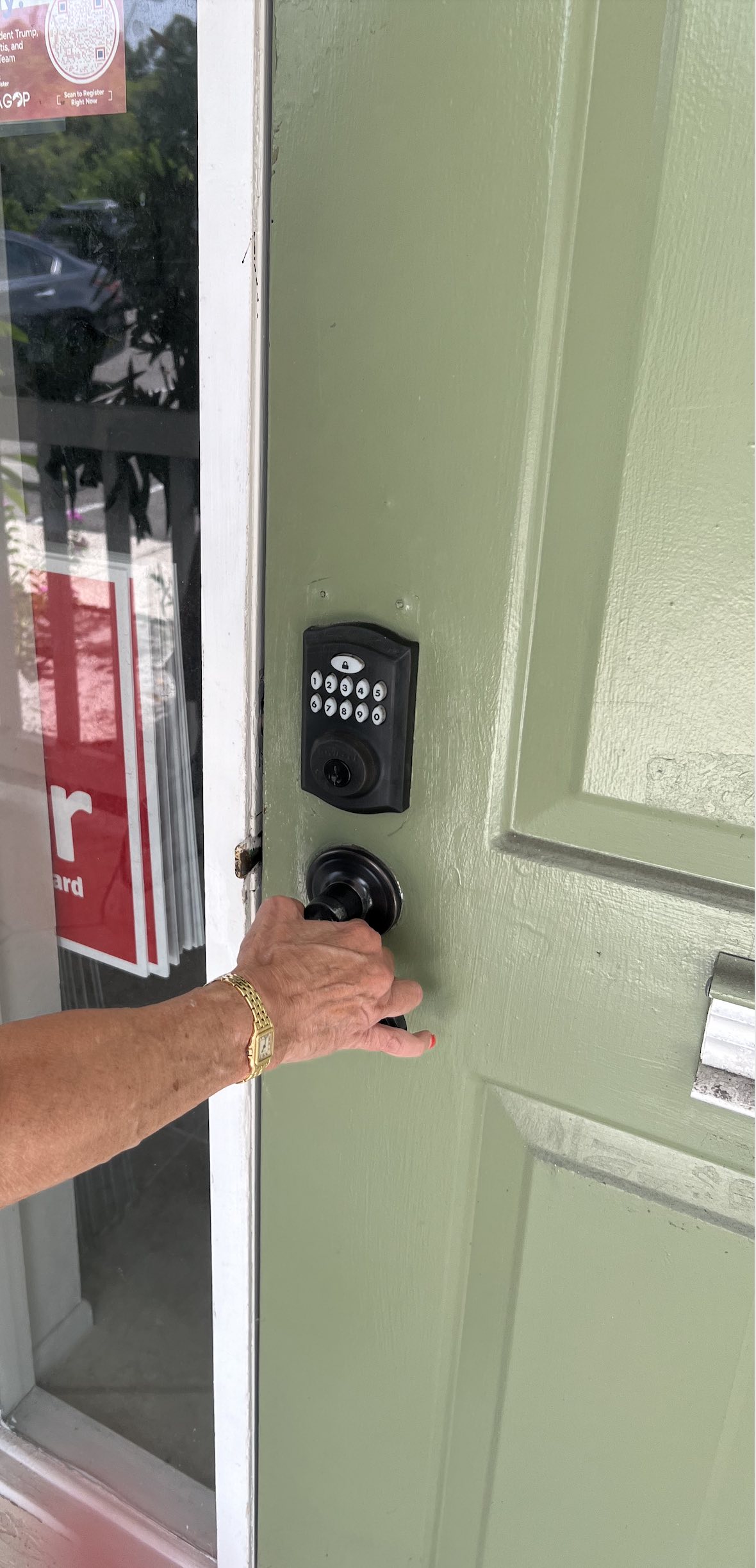 https://stratus.campaign-image.com/images/1080895000003065006_zc_v1_1721945834600_door_lock_2.jpg