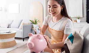 Photo of a teemage girl and a piggy bank