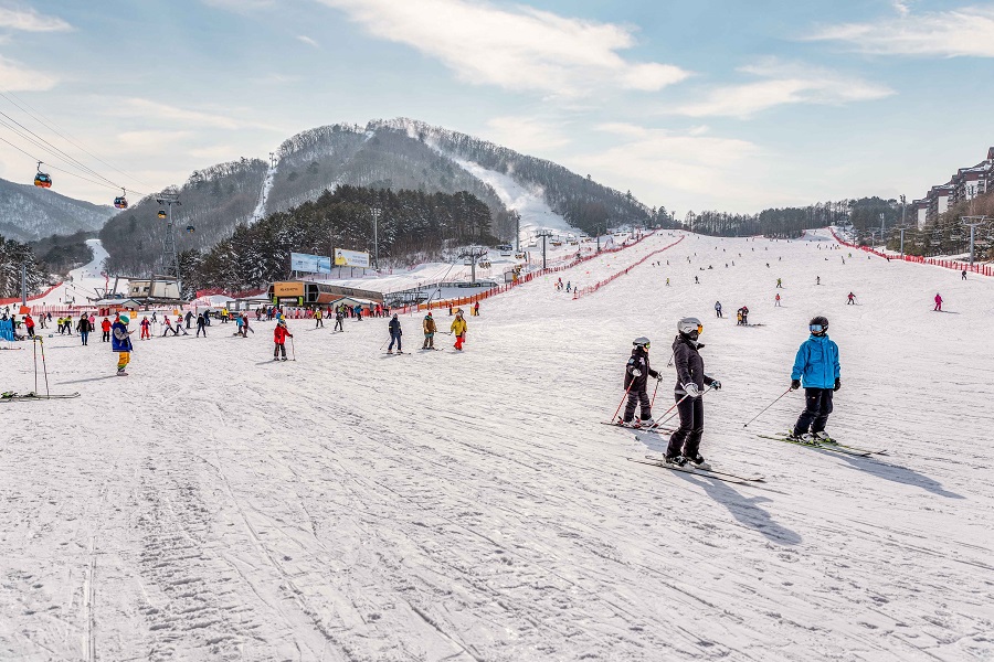 https://stratus.campaign-image.com/images/1199805000005068004_zc_v1_1721181458778_yongpyong_ski_resort.jpg