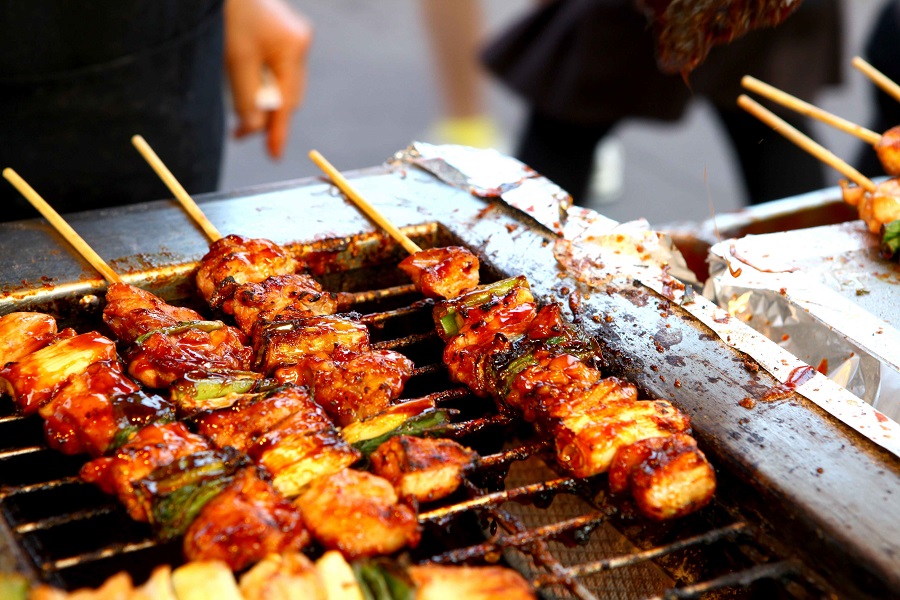 https://stratus.campaign-image.com/images/1199805000005068004_zc_v1_1721181892063_chicken_skewers_at_insadong_street.jpg