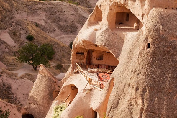 https://stratus.campaign-image.com/images/1199805000035292004_zc_v1_1755601306964_cappadocia_cave_house_in_wonders_of_turkey_iv.jpg