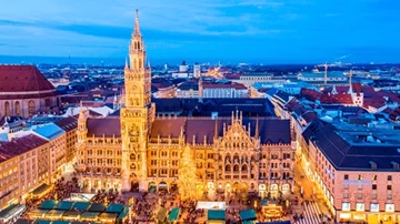 https://stratus.campaign-image.com/images/1199805000035292004_zc_v1_1755601383795_munich_in_alpine_christmas_markets_iv.jpg