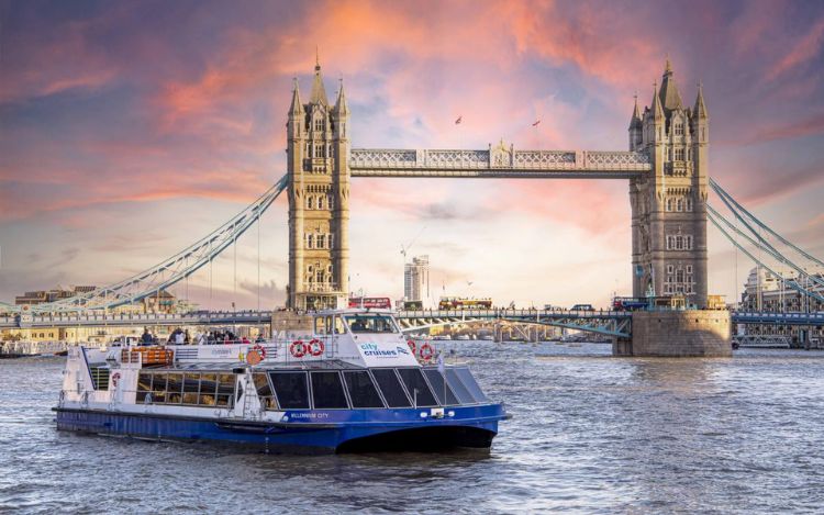 https://stratus.campaign-image.com/images/1199805000049679315_zc_v1_1768978589901_london_river_cruise_main_page.png