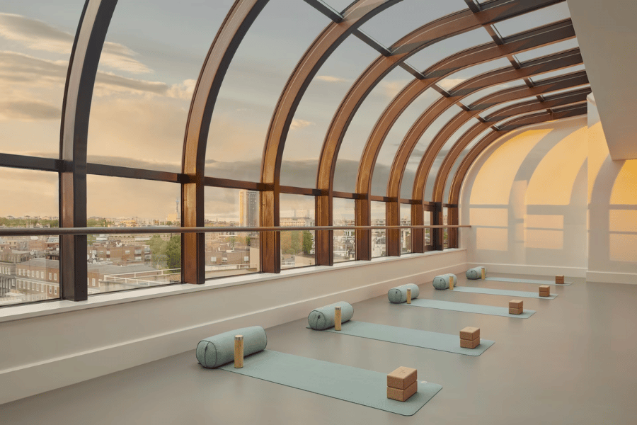 https://stratus.campaign-image.com/images/1199805000061382003_zc_v1_1786596217078_jumeirah_carlton_tower.png