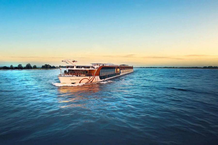 https://stratus.campaign-image.com/images/1199805000061382003_zc_v1_1779765651368_crystal_cruises_crystal_symphony.png