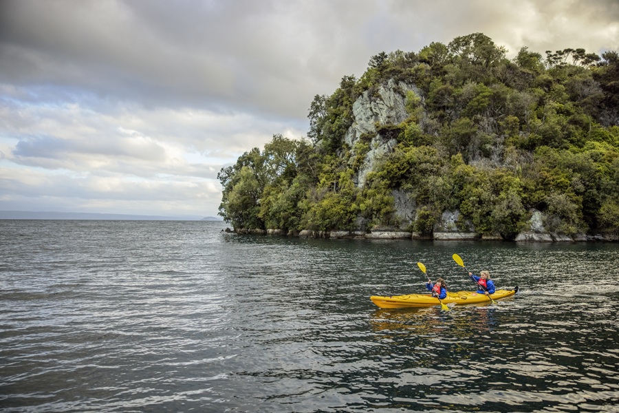 https://stratus.campaign-image.com/images/1199805000062333003_zc_v1_1789617744213_new_zealand_lake_taupo.jpg
