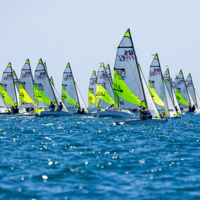 https://stratus.campaign-image.com/images/160234000086352004_zc_v1_1762361663816_burgees___wind_indicators.png