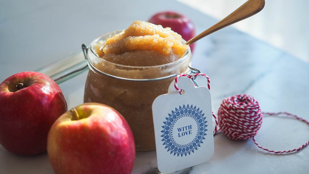 Easy Homemade Apple Sauce: From Pie Filling to Breakfast Topping!
