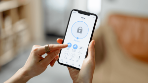 https://stratus.campaign-image.com/images/17320392662987_17-smartphone-security-ti_zc_v1_7_13898000038343006.png