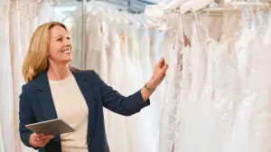 https://stratus.campaign-image.com/images/17338521332608_be-a-bridal-boss-your-gui_zc_v1_8_13898000038858006.png