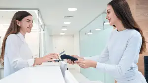 https://stratus.campaign-image.com/images/173566904552215_how-does-apple-pay-work-3_zc_v1_15_13898000039253006.png