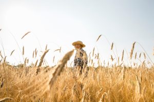 https://stratus.campaign-image.com/images/174113022040914_man-wearing-a-checkered-s_zc_v1_14_13898000040498006.jpg