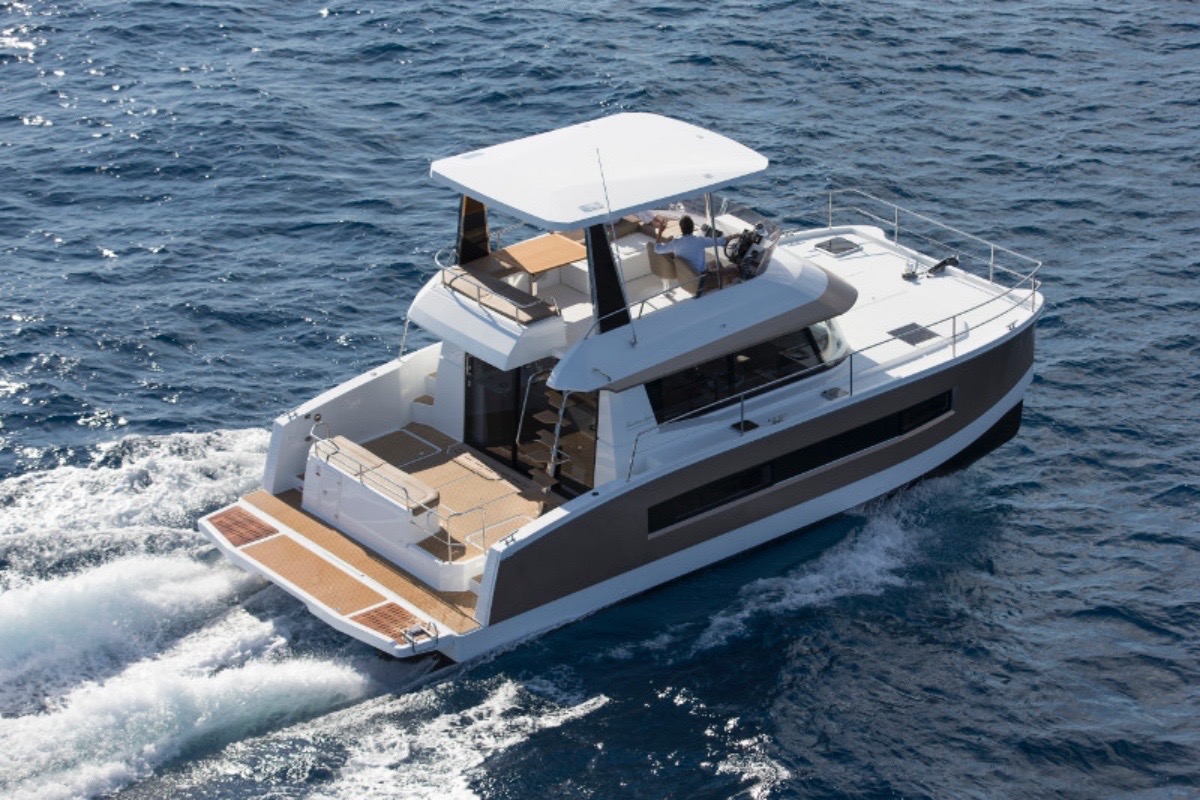 Fountaine Pajot MY37 is the perfect family cruiser! Check out more specifications and inquire to purchase this stunning power catamaran