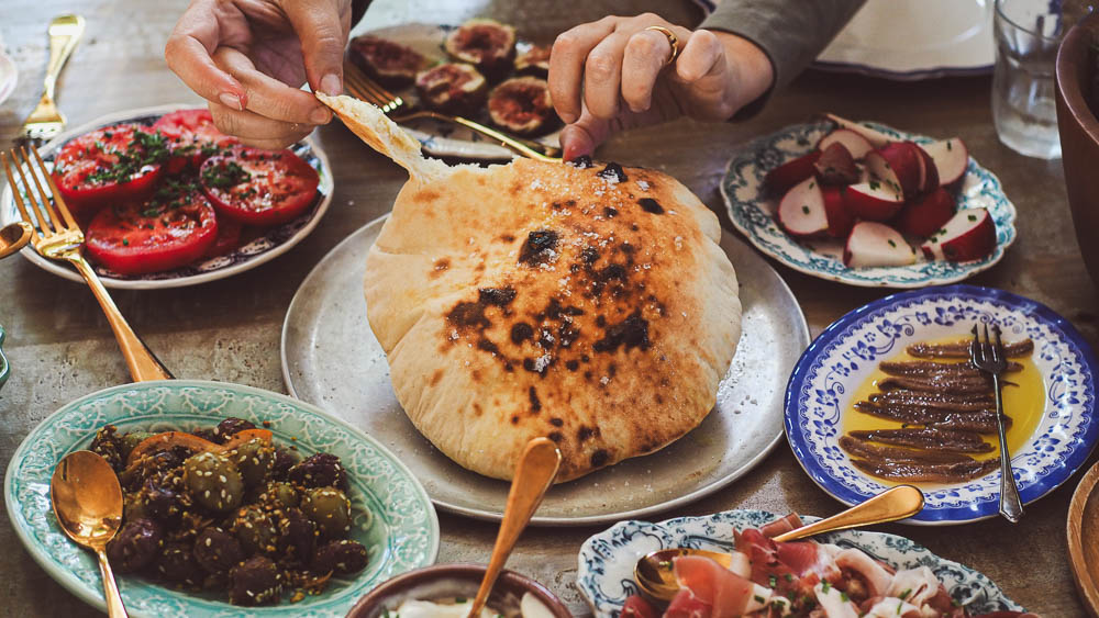 Bake Like a Pro: Recreating Totti Restaurant's Puffy Bread at Home!